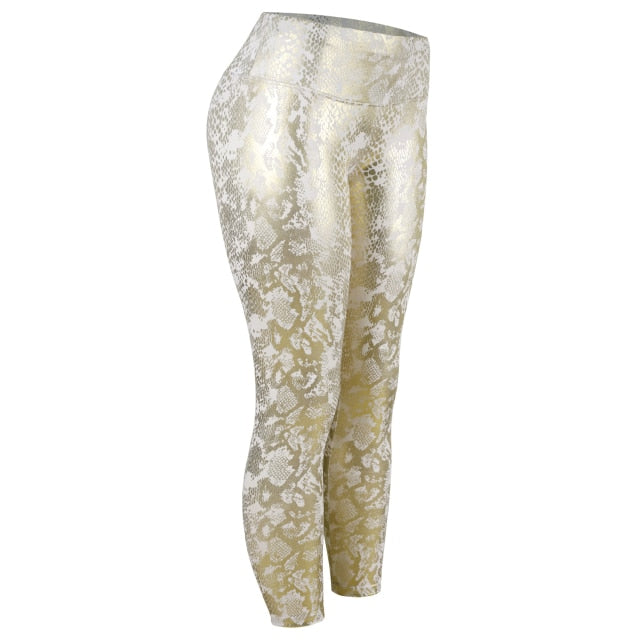 front view of  white legging features a high waist wrap and a fitted silhouette, stretchable fabric for all-day comfort. 